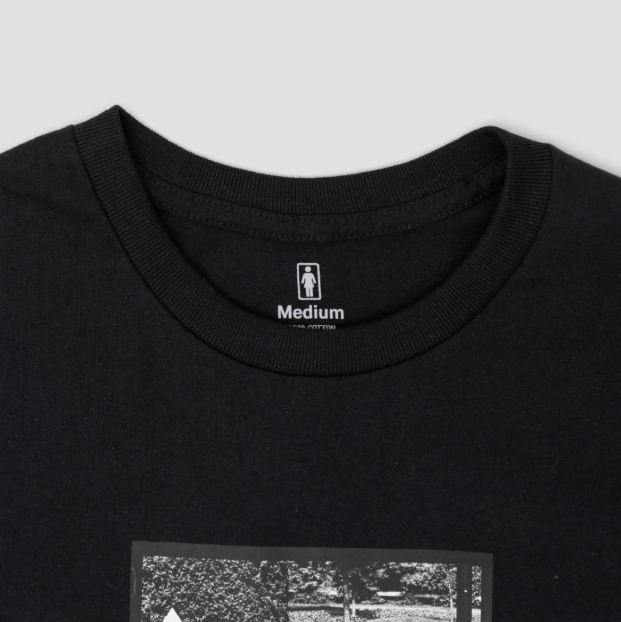 GIRL_TEE_LEO_SHARP_MIKE_CARROLL_NECK_BLK.png