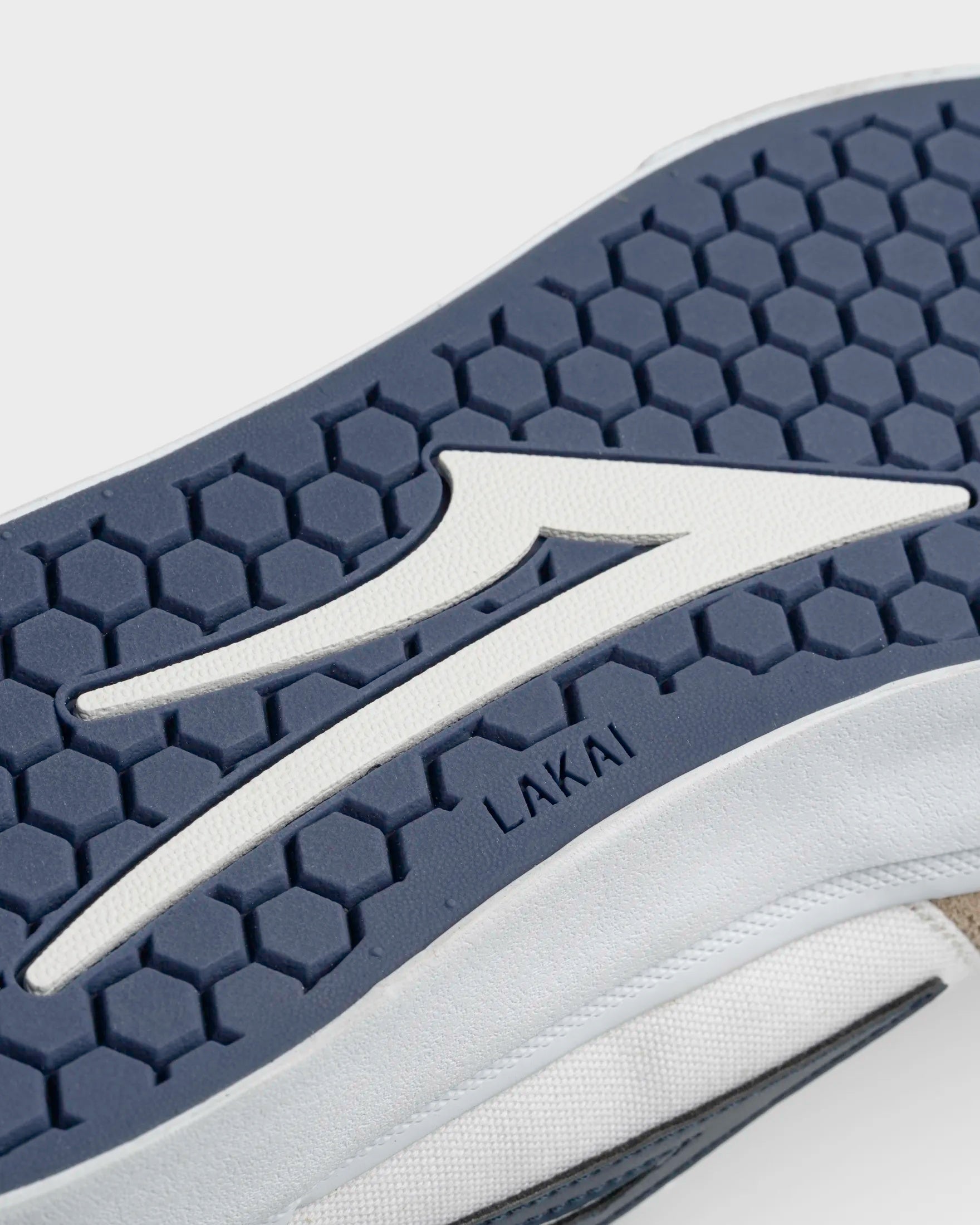 Manchester_Skate_Shoes_WHITE_TAN_NAVY_CLOSE_2_.jpg