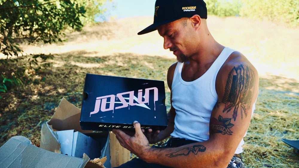 TELFORDCHRISJOSLINBRIDALROSEWHITEBLACK_3.jpg