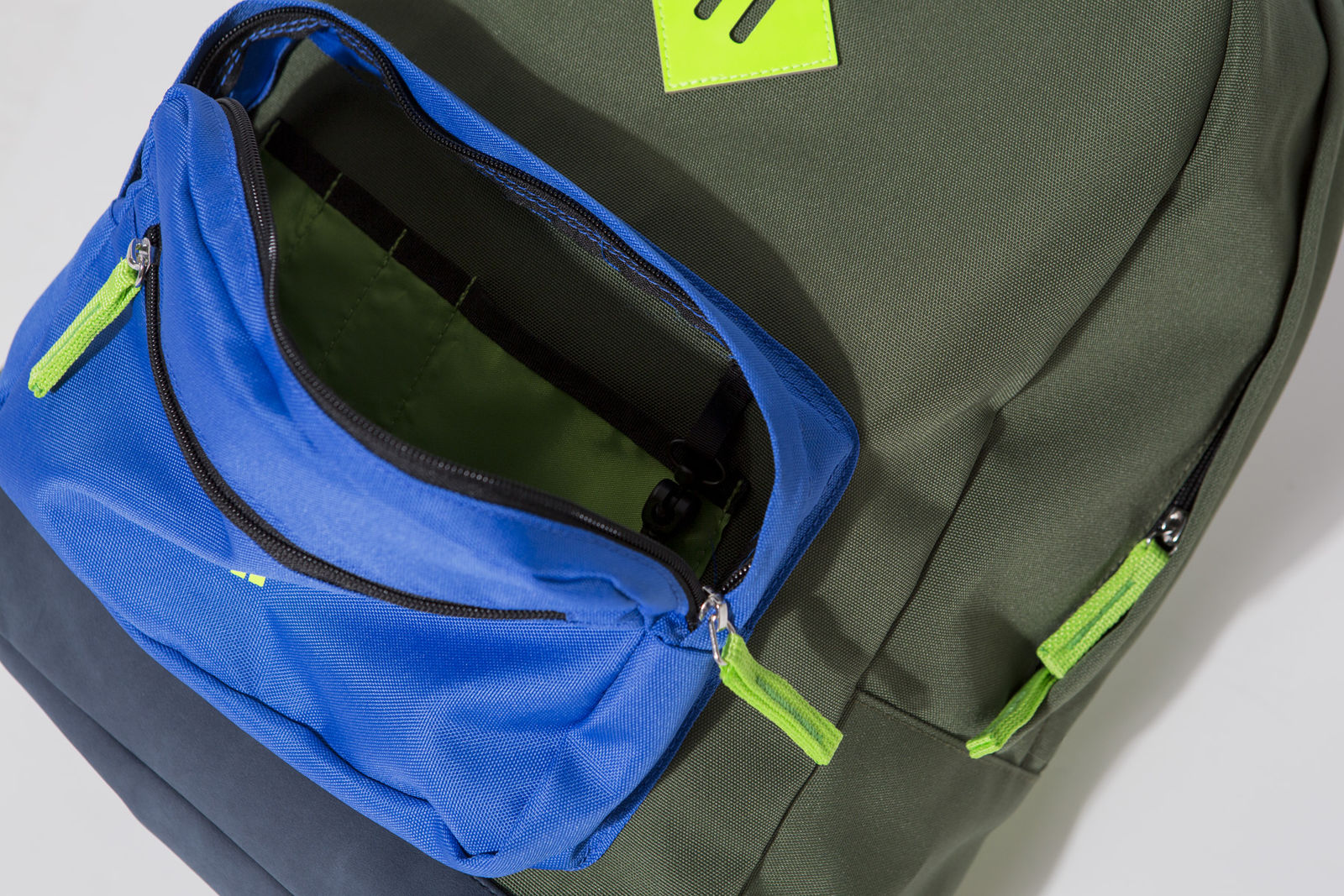 PlfIurSSRCiydjSXE7hf_W32G_Access_Backpack_896A5124-Edit-1600x1600_dc75ab3b-ef78-44a4-bb47-4b9f0604697c.jpg